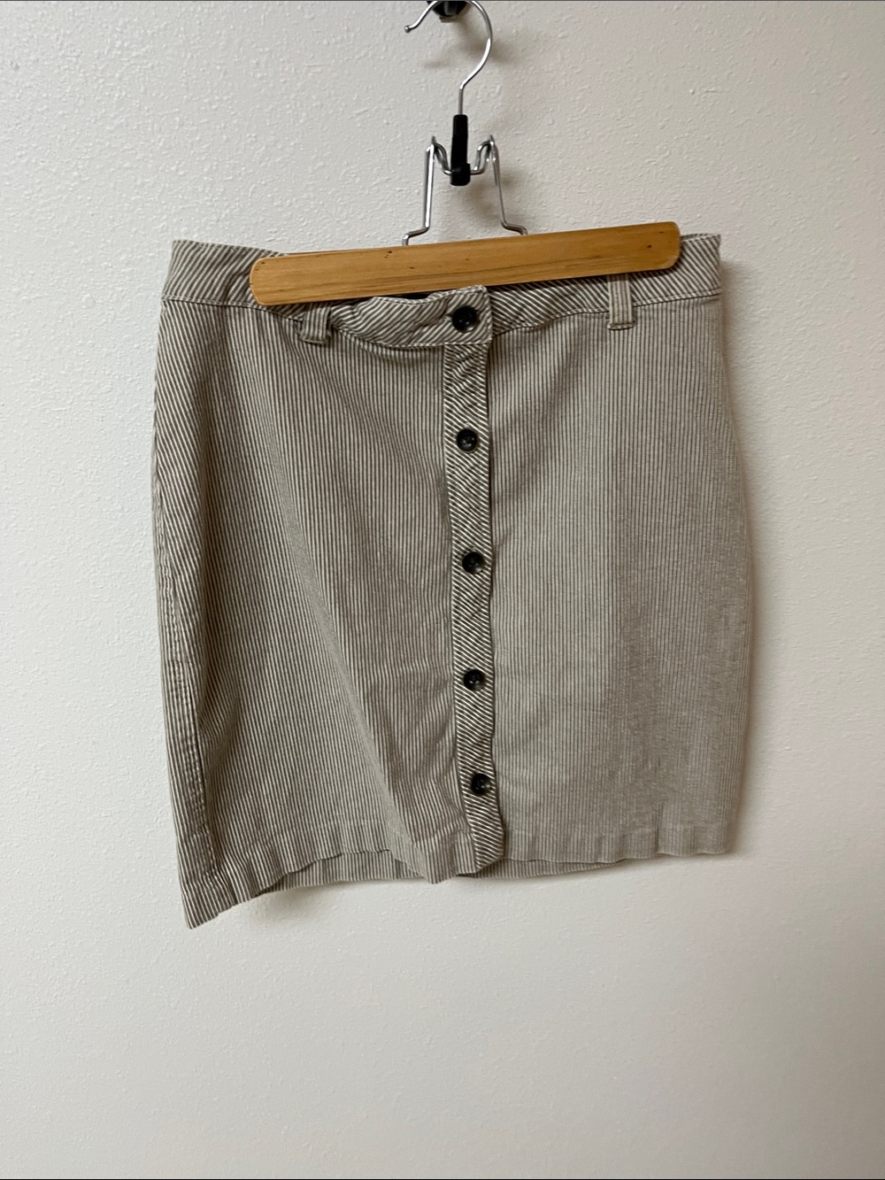 Christopher &banks Striped Button-Front Mini Skirt in Beige women’s size 8